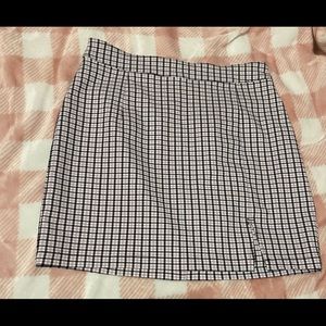 Garage skirt looks new good condition